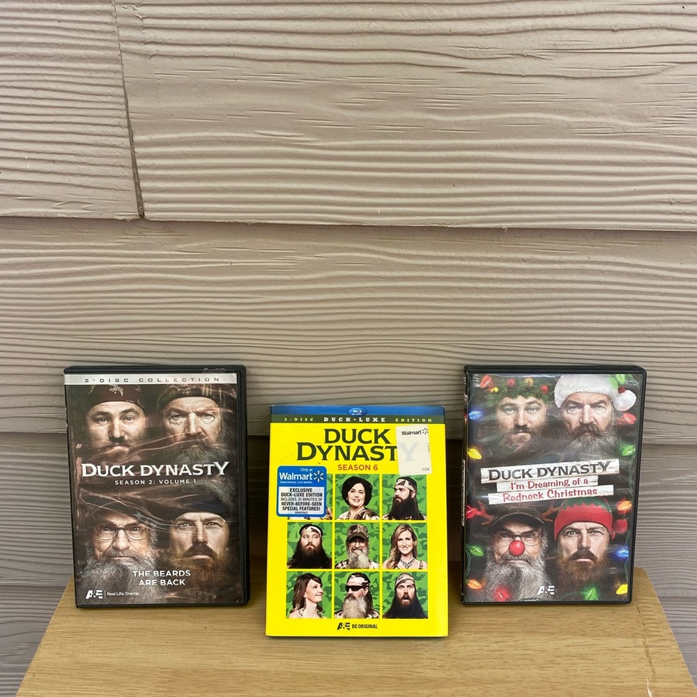 Unused Duck Dynasty DVDs - 7 boxes